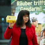 Claudia Schmid beim Eröffnungsabend des 1. Krimifestivals der Metropolregion Rhein-Neckar in der Stadtbibliothek Ludwigshafen.