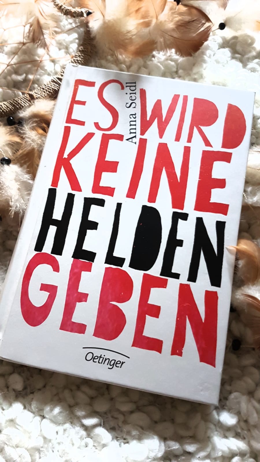 Rezension: „Es wird keine Helden geben“ von Anna Seidl