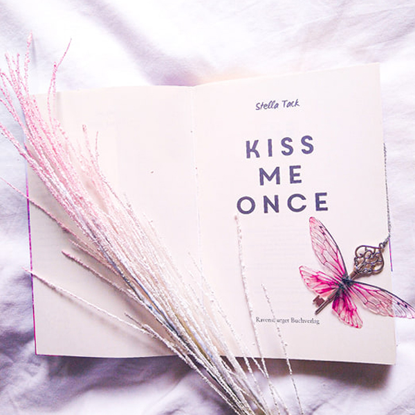 Rezension: Kiss me Once von Stella Tack